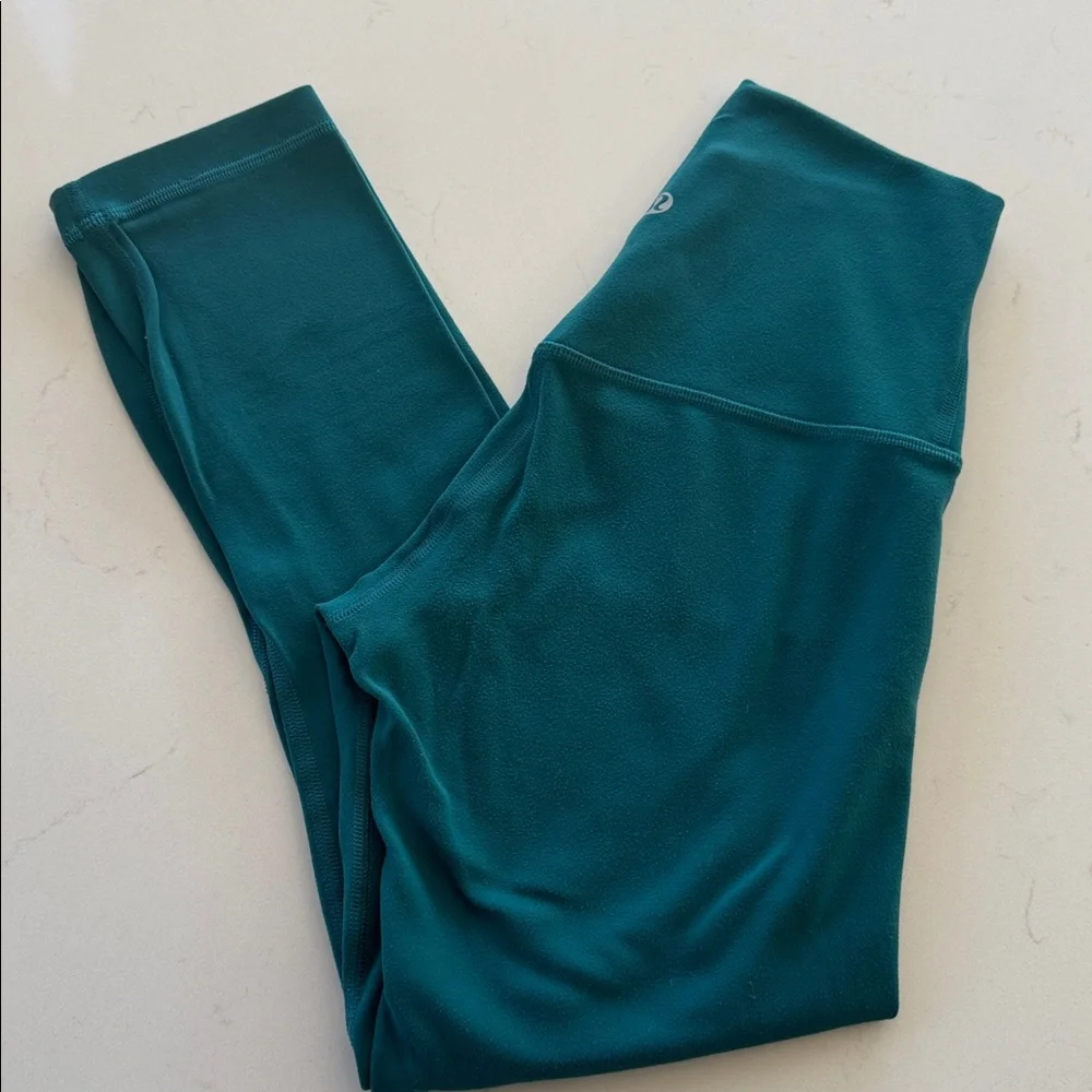 Lululemon Teal Women's Leggings. Size: 2.  Rare Color ✨. Excellent.